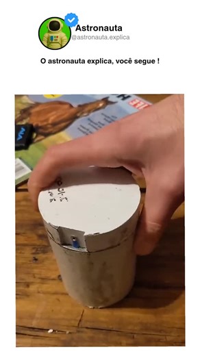 Curiosidades | Notícias | Astronomia on Instagram: "Seu celular não “bugou”. ☢️📱 Isso é radiação interferindo diretamente no sensor da câmera. Ambientes com altos níveis de radiação (como reatores, exames médicos ou até o espaço) fazem o sensor captar partículas invisíveis, criando pontos, riscos e distorções que não existem a olho nu. A câmera vê o que você não vê. E às vezes… isso é assustador. 👉 Segue pra mais curiosidades que parecem ficção, mas são 100% reais. #universo #engenharia #tecno