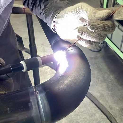 化学工場の蒸気配管 コンセントリックレジューサーとエルボのＴＩＧ溶接