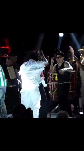 4.3K views · 32 reactions | Omega el fuerte al Suelo , Por el Capitan Alo 藍藍 #lacasadealofoke2 | DjKennedy En La Mezcla | Facebook