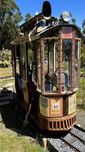 Que bonito esta miniatura de bonde e funcional.