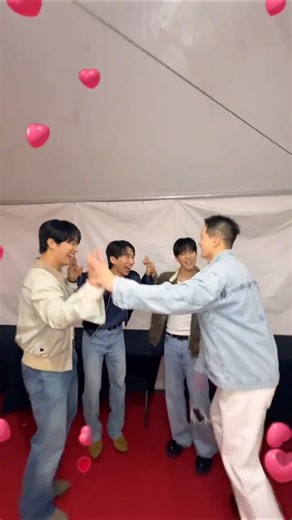 한번만 안아줘 ( ˘ ᵕ˘) ⊹ ࣪ ˖° 💙