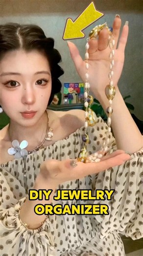 Easy DIY Jewelry Organizer Using Bottle Caps