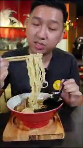 1.4K reactions · 580 shares | 今天去吃一家来自澳门的 #豚骨拉面，站在厨房外 #看看师傅如何熬汤...