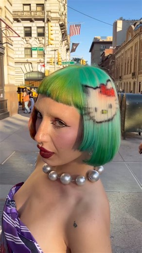 SC 👼🏻⚡️ on Instagram: "HELLO KITTY HAIR⭐️⭐️⭐️ #fashion #maximalist #styleinspo #vintage #haircut #hairart #hairartistry #hairtransformation"