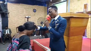 9.1K views · 777 reactions | . Quelle grâce !!! Past GRACE MUTOMBO CONSACRE SA GRAND-MÈRE ENCORE TOUTE JEUNE | Pasteur Grace Mutombo tv | Facebook