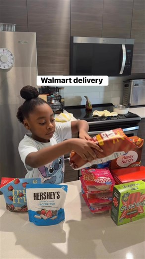 Walmart grocery delivery for the win #walmartdelivery | Aliyah Phelps | Facebook