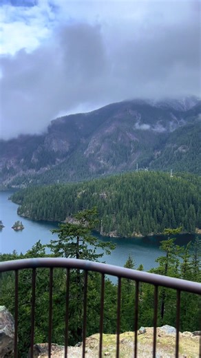 Exploring the Stunning Turquoise Waters of Diablo Lake