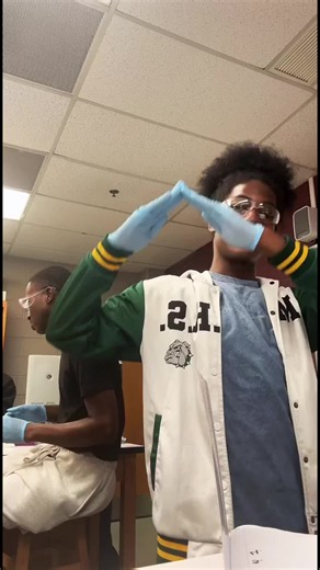 MOREHOUSE COLLEGE BIO MAJORS IN THE LAB COOKING DOWN!!! #tiktoklive #livehighlights #fyp #morehouse #biology