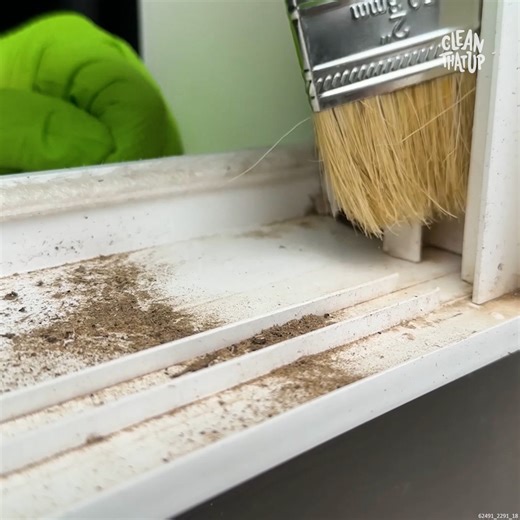 Great TIPS for Cleaning Your WINDOW Tracks #WindowCleaning #CleaningTips #HouseCleaning #Dusting | Clean That Up