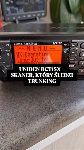 Radio Fanatyk on Instagram: "Uniden BCT15X – skaner, który trzeba zrozumieć To nie jest zwykłe radio do włączenia i słuchania. Uniden BCT15X to analogowy skaner z obsługą systemów trunkingowych (Motorola, EDACS, LTR), który potrafi śledzić rozmowy nawet wtedy, gdy częstotliwości zmieniają się w czasie rzeczywistym. Zakres pracy od 25 do 1300 MHz, pamięć dynamiczna, funkcja Close Call do wykrywania silnych sygnałów w pobliżu oraz możliwość filtrowania transmisji za pomocą PL / DCS (CTCSS). To spr