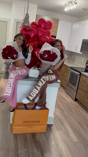 J W I ✰ | LIFE AS A TEEN CONTENT CREATOR >> My E-Book “Little Miss Content Creator” is a 40+ page guide on EVERYTHING you need to know starting in... | Instagram