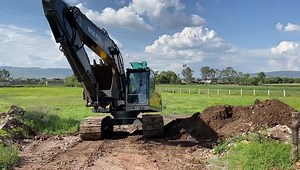 1.6K views · 455 reactions | EXCAVADORA VOLVO EC210CL EQUIVALENTE A 320DL AÑO 2010 RECIEN IMPORTADA LISTA PARA TRABAJAR !! UBICADA EN JILOTEPEC ESTADO DE MEXICO $1,290,000 PESOS A NEGOCIAR!! CEL Y WHATS 5529716954 | Ventas Jmb Maquinaria Pesada | Facebook