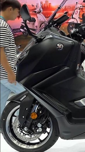 Yamaha TMAX 560: The Scooter That Embarrasses Motorcycles! 😱🔥