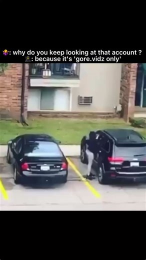 Gorey Vidz on Instagram: "日本利用压电瓷砖将人们的脚步转化为电能。 这些瓷砖能够捕捉你脚步产生的动能。 当你行走时，你的体重和动作会对瓷砖产生压力。 瓷砖会轻微弯曲，产生机械应力。 瓷砖内部的压电材料会将这种应力转化为电能。 每一步都会产生少量电荷，数百万步加在一起，就能产生足够的电力来驱动 LED 灯、数字显示屏和传感器。 在像涩谷车站这样人流密集的地方，每天大约 240 万步都在为这个系统做贡献。 这些电力可以储存起来或立即使用，从而减少对传统能源的依赖，并支持可持续的城市基础设施。 这种方法把日常的动作转化为实用的可再生能源。 #日本 #知识 #事实 #你知道吗 #推荐 #科技 #创新 #历史 #技术 #实验 #热门"