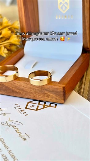 Adamas Alianças | Alianças em Ouro 18k | Joias Personalizadas on Instagram: "Promoção de Ano Novo!✨ Alianças em Ouro 18k + Anel de presente + Frete grátis! Em 12x sem juros! Pedidos via Direct e WhatsApp (11)98145-6487 📦 Frete rápido e seguro para todo o Brasil! Garanta agora a sua joia! ✨Alianças em Ouro 18k ✨Anel semi joia de brinde ✨Envio para todo Brasil ✨Assistência permanente ✨Gravação de nomes a laser ✨Caixinha porta alianças ✨Certificado de Garantia Visite nosso Showroom, ou compre onli