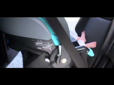 Siège-bébé dans la voiture