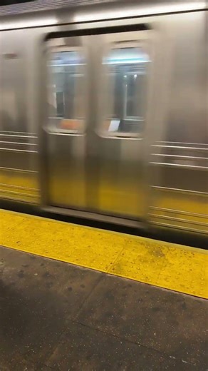 MTA R68 B train action at 182nd 183nd street