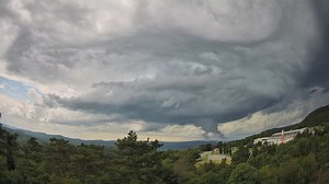 Rotacija u oblaku iznad sjeverne Istre, danas oko 14 sati iz Roča (ubrzana snimka) Video: Damjan Nemarnik | Neverin
