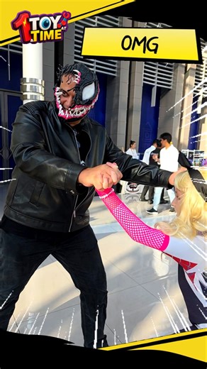 🔥Spider Gwen vs Venom🔥#cosplay #spiderman #spidergwen #venom #cosplaycommunity #toys #CosplayFamily