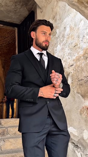 Liam Fitzgerald on Instagram: "The man you need🌹"