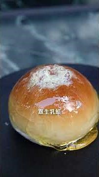 全台唯一的黃金脆脆生乳捲，鮮奶油淋上焦糖絲爽脆可口！