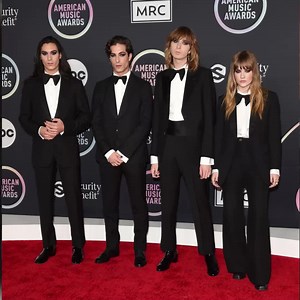 59K views · 990 reactions | Il red carpet degli American Music Awards 2021 | MTV Italia | Facebook