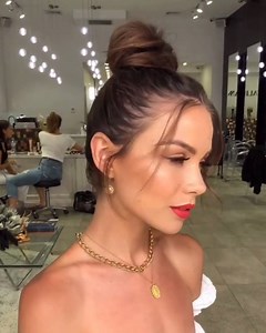 642K views · 1.4K reactions | Short-haired girls listen up! Turns out you *actually* can rock an updo...watch and learn  | GLAMOUR UK | Facebook