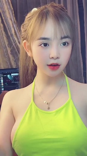 Beautiful Girl Fashion Trends | Huyen Chau