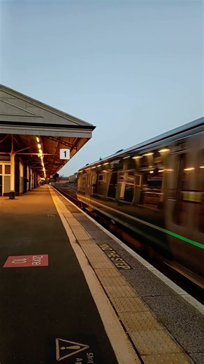 166205 arriving into Newton Abbot from Paignton