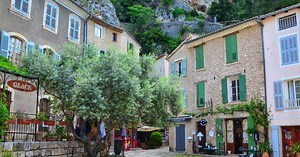 Moustiers-Sainte-Marie : nos idées d'activités pour visiter l'un des plus beaux villages de France