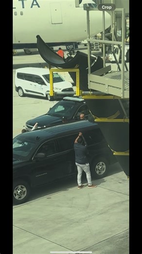 Can never pass Up sighting (baseball cap) 🧢 🌷🤩😍🤗 aloha and welcome home former POTUS 🌱 (ps on my flight home today 🌺) #Hawaii #Oahu #Obama #Home