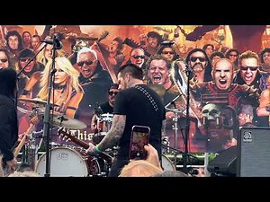 Watch Dave Grohl cover Motörhead and Thin Lizzy at Ronnie James Dio tribute show