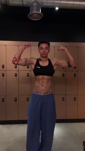 Feeling small after not training upper for 2 weeks #wlw #nexefiles #gym #androgyny #motivation