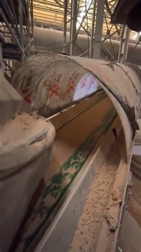 Dry granulation system, used for spray drier side cyclone outlet fine powder treatment