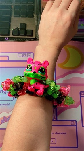 LSP Pink Green Tiger Mandela Cuff #kandi #kandicuff #kandimaking #kandikid #lps