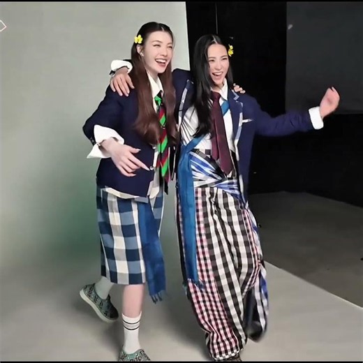 The height difference, and Orm putting Ling's arm around her… too cute.🤍 #lingorm