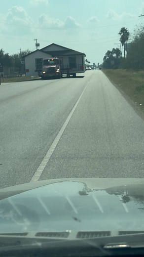 Why do TEXANS… wave at strangers on country roads…???😂😂😂💯 Every hard working person deserves a wave… to make there day…!!!💕 #2025reels | Gabriela Lopez