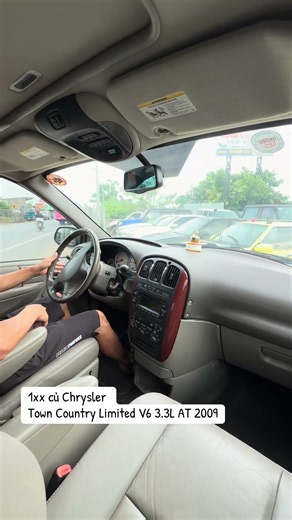 Still single, who has time for cars? Chrysler Town & Country Limited V6 3.3 2009 #auto826 #chooto...