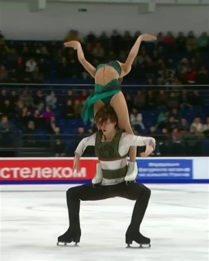 Ice Dance Performance by Jade Chyno and Vasilisa Kaganovskaya