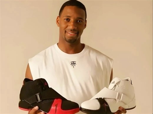 火箭麦迪，T-Mac5。真的是最爱的一双鞋了，觉得除了麦迪谁也穿不出那个感觉来