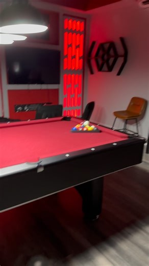 How about this game room @thesunshinecottages Emerald Isle Resort Cottage. This game room was equipped with basketball, a pinball machine, pool table, and an Xbox One. Would you like to play in this room? #starwars #emeraldisleresort #sunshinecottages | Freaks of Halloween Horror Nights