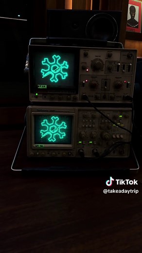 Merry Christmas Daytrip: Oscilloscope Remix