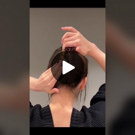 How to use hair clip? See this. 😍 #hairstyletutorial #hairvideos #hairinstagram #hairideas #hairaccessoriesmalaysia #hairclip #hairclaw #鯊魚夾