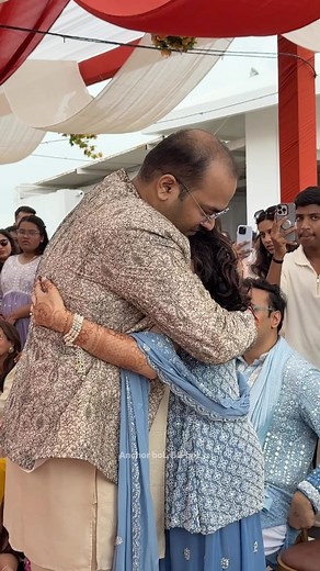 562K views · 2.8K reactions | Duniya ka saara pyaar ek taraf, Bhai Behen ka Pyaar ek Taraf 凉♥️ . Anchor - @anchorbolbbbol Wedding Planners - @behindthesceneweddings Bride & Groom - @navya_khamesra @shreynavinlove @_shreyans.mehta_ Brother- @patra_fied Choreography- @theweddingtriodancecompany DJ - @djrackish Reel - @loveshaadico | Bhavaish Bhatijaa | Facebook