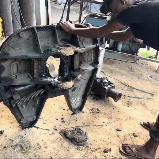 98K views · 1.1K reactions | How To Fix Rusting Low Bed Trailer Turn Table With Weld And Bushing Process | Luciano Franklin | Facebook