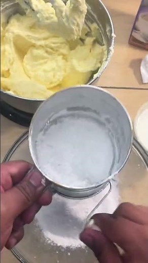 Easy Lemon Pound Cake Recipe / The Best Lemon Cake Ever!