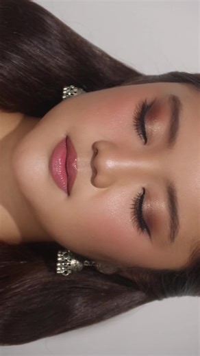 Comprehensive Makeup Techniques for Medium Skin Tones