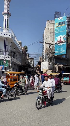 Exploring a Century-Old Shop in Gujrat | Pakistani Food Adventures