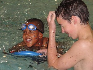 Varsity Swimmers Volunteer to Teach in Co-op Program