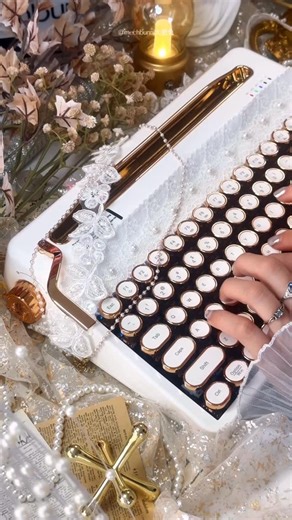 Bunni on Instagram: "@yunzii_keyboard QL75 ✨ code ‘bunni’ for $5 off your order . Ah nostalgia….enjoy the sounds Specs: ⚜️ YUNZII coco cream switches ⚜️ north-facing RGB lighting for that gorgeous glow ⚜️ round vintage keycaps reminiscent of Remington typewriters ⚜️ tri-mode Bluetooth & 2.4G + wired USB-C ⚜️ windows and Mac compatible ⚜️ built-in knobs for volume, BT & media control ⚜️ 4000mAh battery ⚜️ QMK/VIA compatible ⚜️ beautiful packaging - perfect for gifts! 🎁 . . . . . . . . . #asmrcom